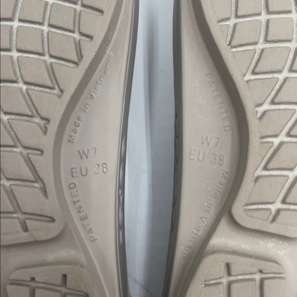 OOFOS Women's Sandals in Taupe - Picture 8 of 8